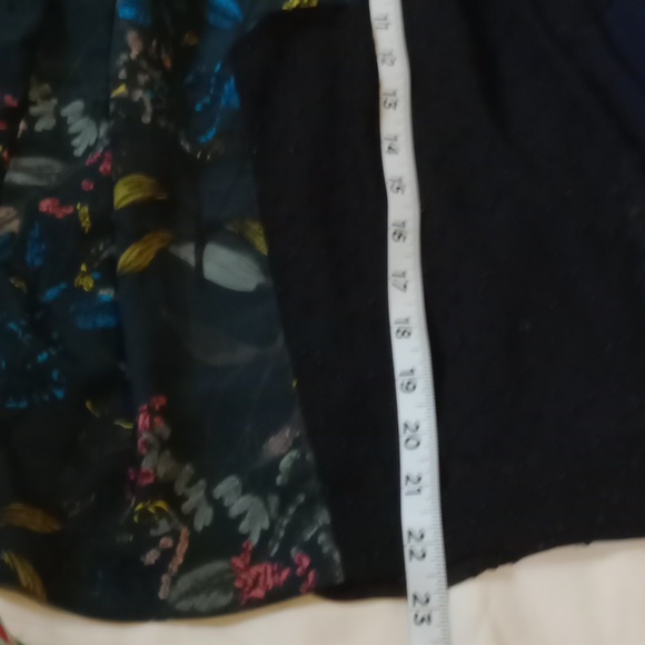 BANANA REPUBLIC , FLORAL PLEATED SKIRT - BLACK AND BLUES, SIZE 8 - Picture 6 of 10